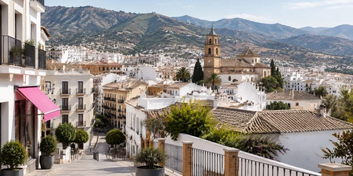 La venta se congela en Málaga pero Vélez-Málaga sube un 20%: el doble mercado de la Axarquía